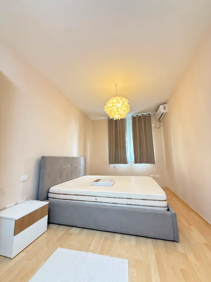 Tirane, jepet me qera apartament 2+1+Ballkon Kati 2, 90 m² 720 € (21 Dhjetori)