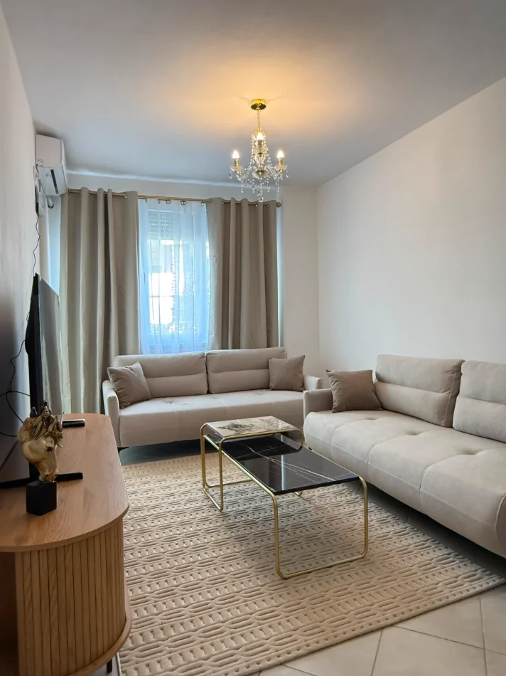 Tirane, jepet me qera apartament 2+1+Ballkon Kati 2, 90 m² 720 € (21 Dhjetori)