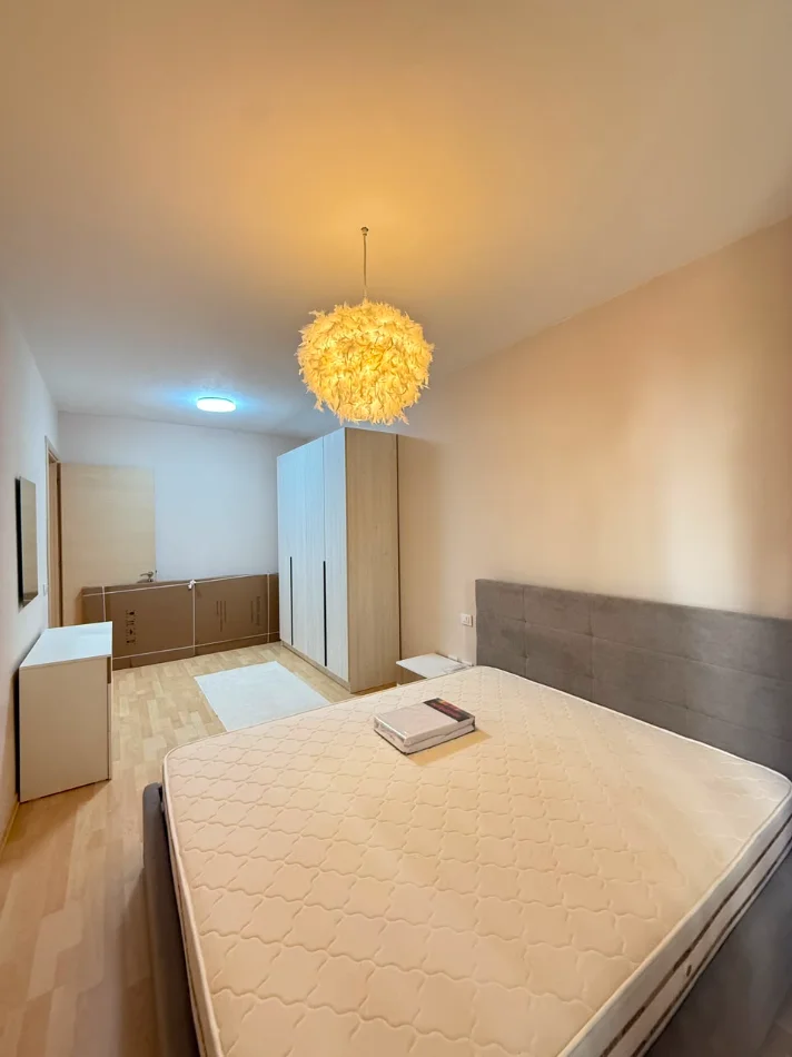 Tirane, jepet me qera apartament 2+1+Ballkon Kati 2, 90 m² 720 € (21 Dhjetori)