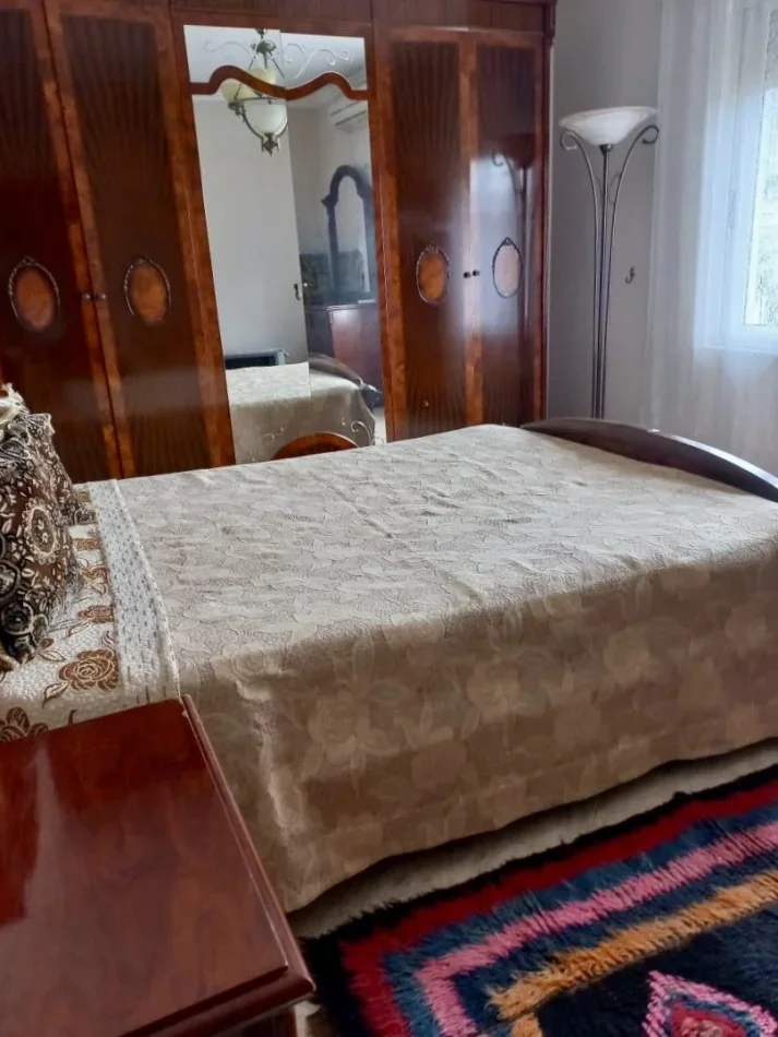 Tirane, jepet me qera apartament 1+1+Aneks+Ballkon Kati 3, 84 m² 600 € (piramida)