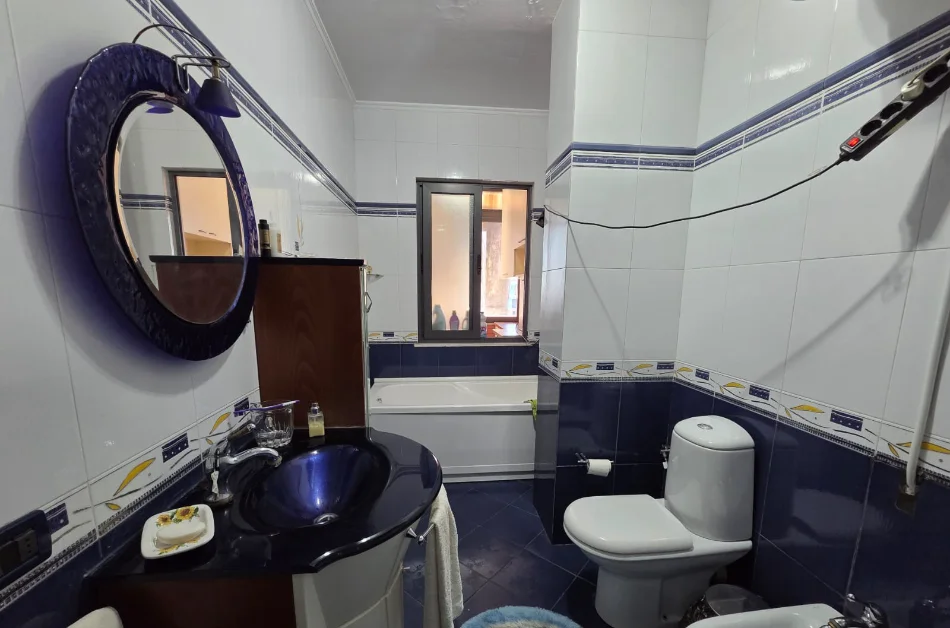 Tirane, jepet me qera apartament 1+1 Kati 5, 100 m² 600 € (Komuna e Parisit)