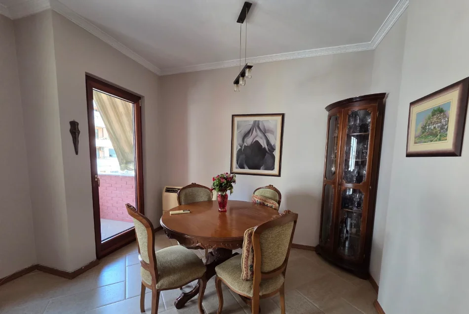 Tirane, jepet me qera apartament 1+1 Kati 5, 100 m² 600 € (Komuna e Parisit)