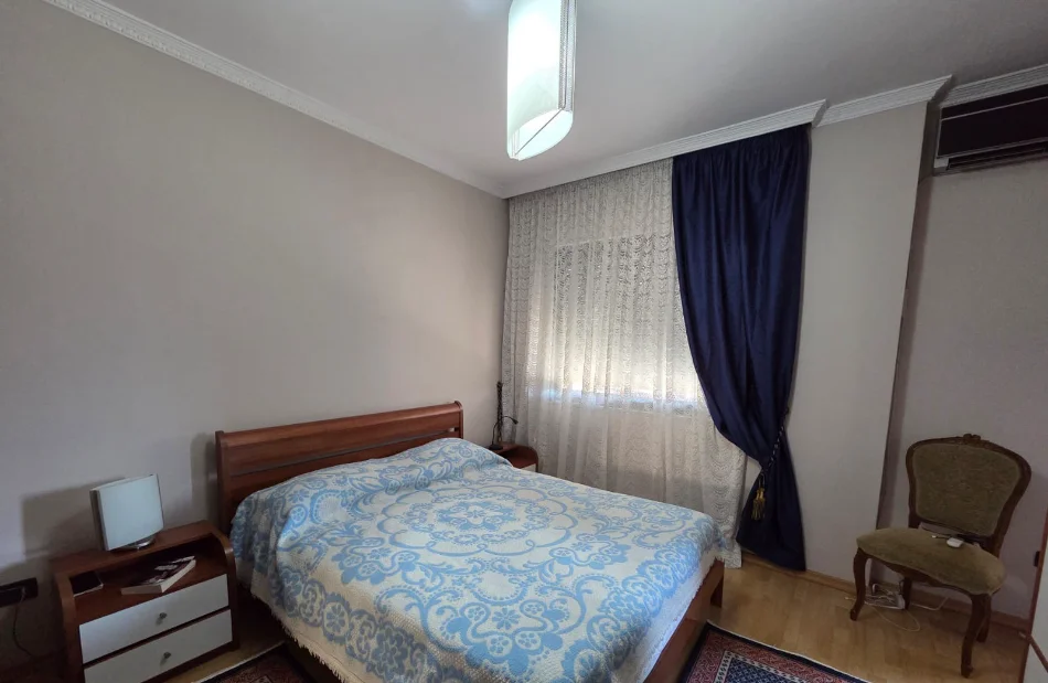 Tirane, jepet me qera apartament 1+1 Kati 5, 100 m² 600 € (Komuna e Parisit)