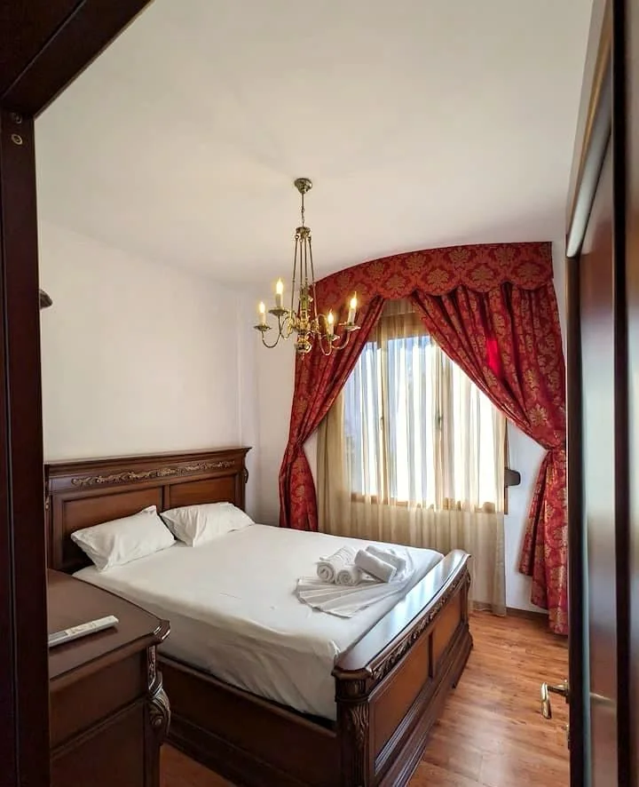Tirane, shitet Vile Vile 2 Katshe , 217 m² 500.000 € (Rruga e Kavajes)