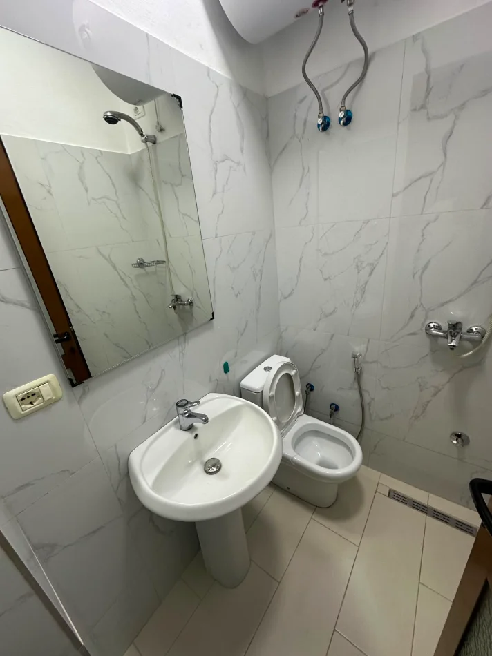 Tirane, jepet me qera garsonier Studio Kati 1, 30 m² 350 € (Rruga Pal Hasi)