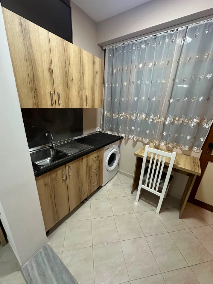 Tirane, jepet me qera garsonier Studio Kati 1, 30 m² 350 € (Rruga Pal Hasi)