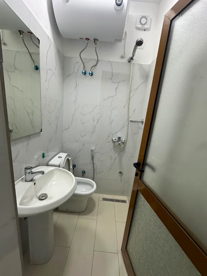Tirane, jepet me qera garsonier Studio Kati 1, 30 m² 350 € (Rruga Pal Hasi)