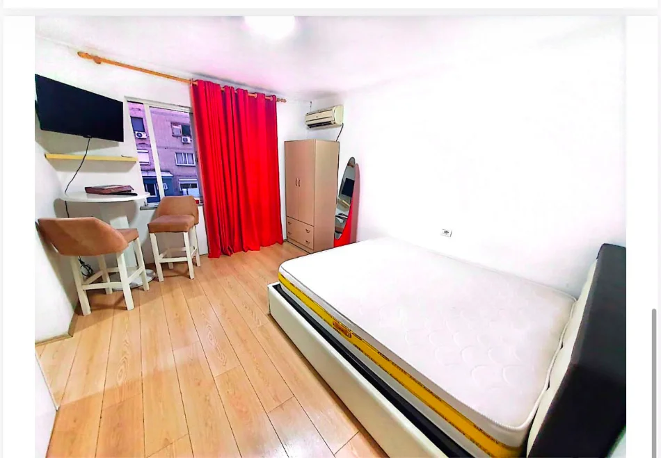 Tirane, jepet me qera garsonier Studio Kati 4, 30 m² 360 € (Kryqezimi i 21 dhjetorit)