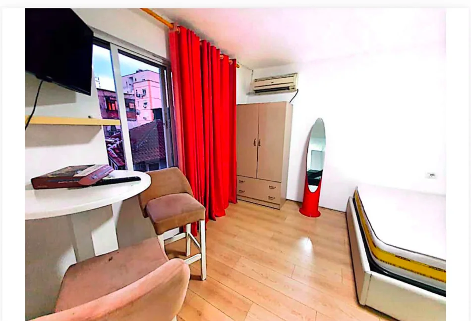 Tirane, jepet me qera garsonier Studio Kati 4, 30 m² 360 € (Kryqezimi i 21 dhjetorit)
