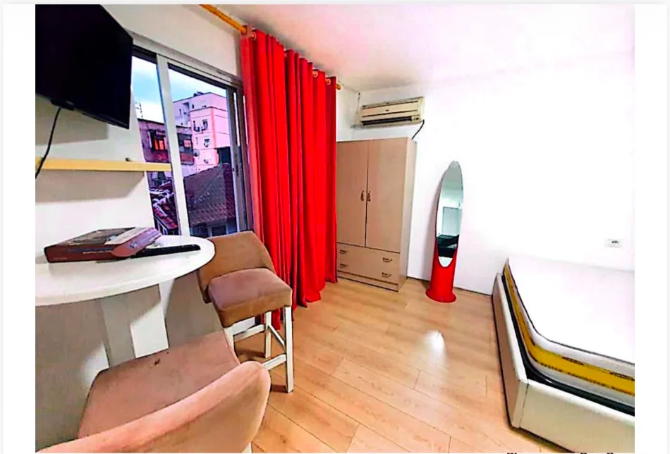 Tirane, jepet me qera garsonier Studio Kati 4, 30 m² 360 € (Kryqezimi i 21 dhjetorit)