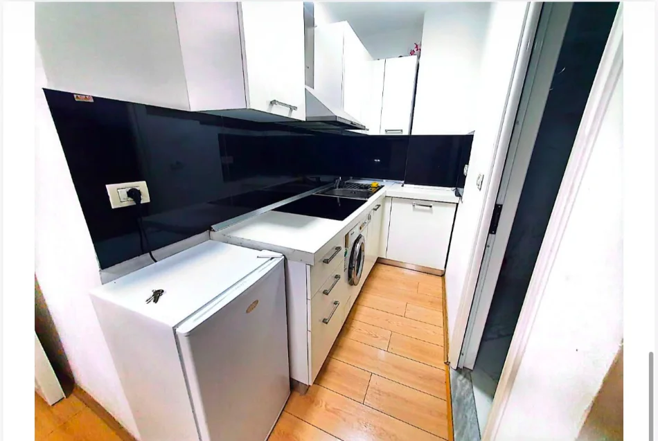 Tirane, jepet me qera garsonier Studio Kati 4, 30 m² 360 € (Kryqezimi i 21 dhjetorit)
