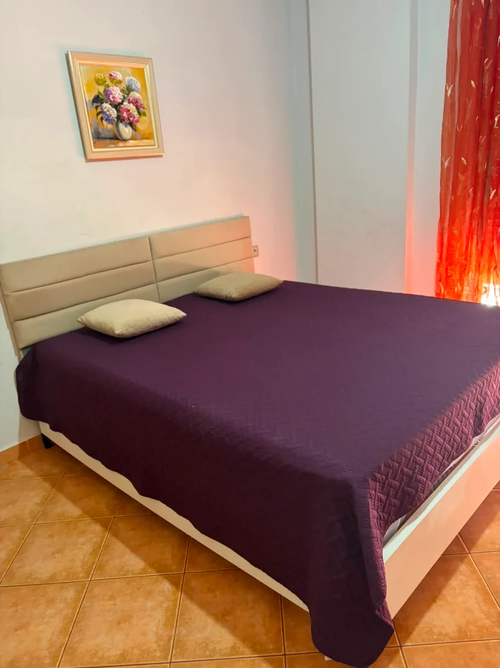 Tirane, jepet me qera apartament 1+1 Kati 5, 65 m² 400 € (Fresk, perballe market Ana)