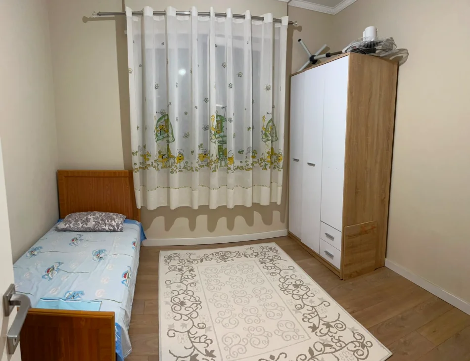 Tirane, jepet me qera apartament 1+1 Kati 1, 87 m² 850 € (Rruga Muharrem Butka)
