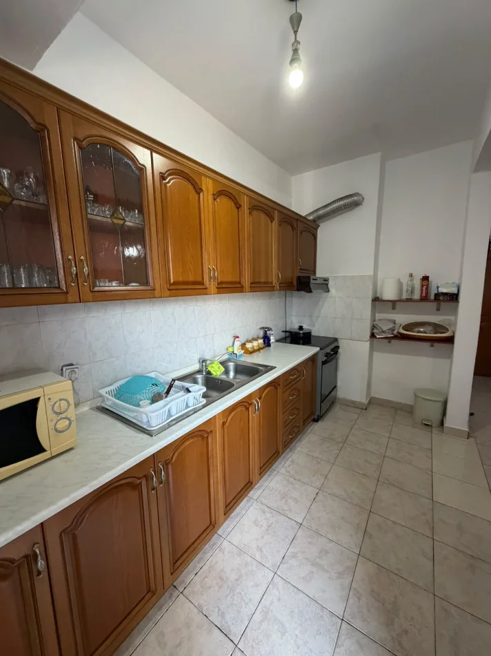 Durres, jepet me qera apartament 2+1+Ballkon Kati 3, 85 m² 300 € (Lagjia 18)