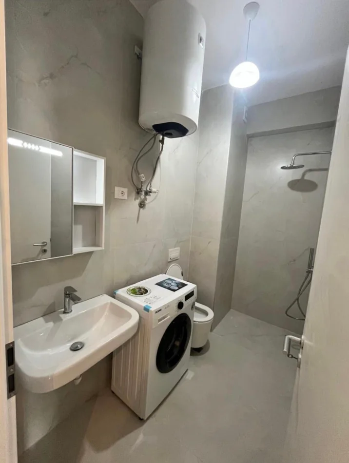 Tirane, jepet me qera apartament 1+1 Kati 4, 60 m² 450 € (Kompleksi Kadiu)