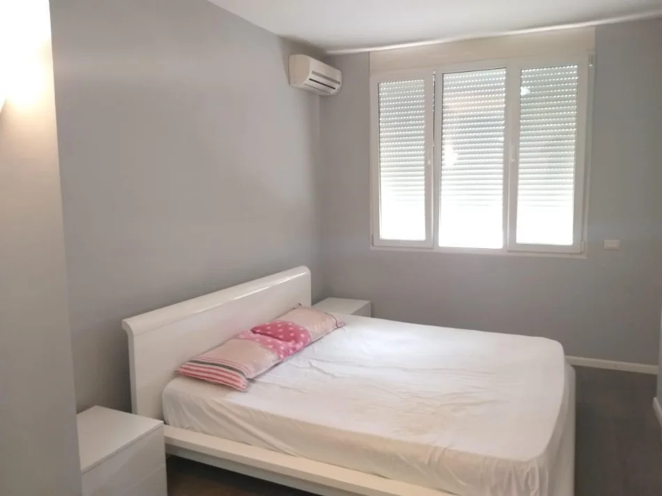 Tirane, jepet me qera apartament 1+1 Kati 3, 79 m² 900 € (Bllok, Bar Tribeca)