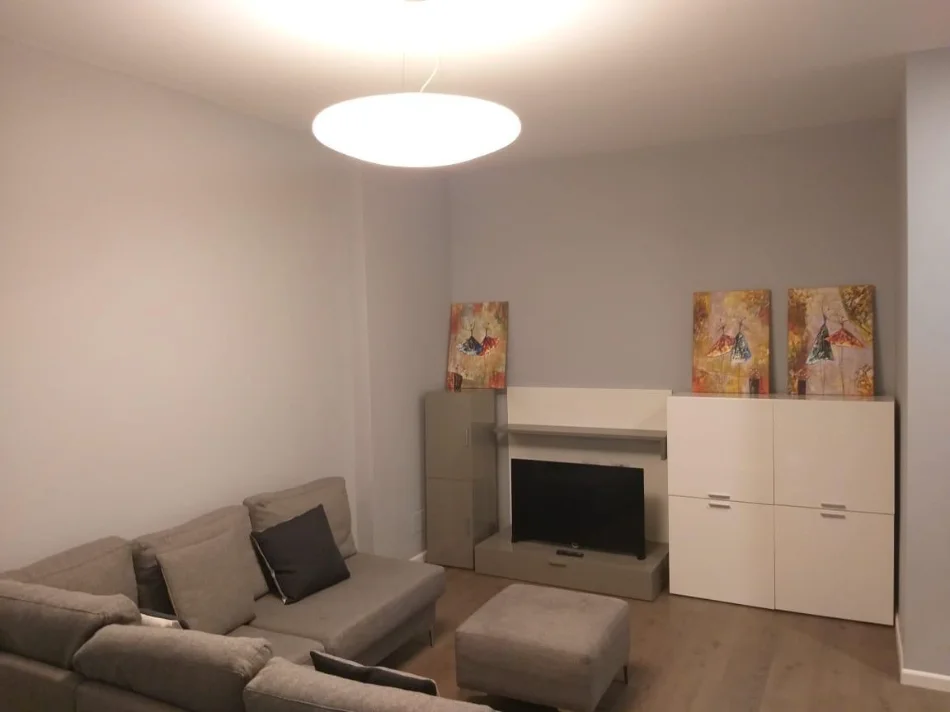 Tirane, jepet me qera apartament 1+1 Kati 3, 79 m² 900 € (Bllok, Bar Tribeca)