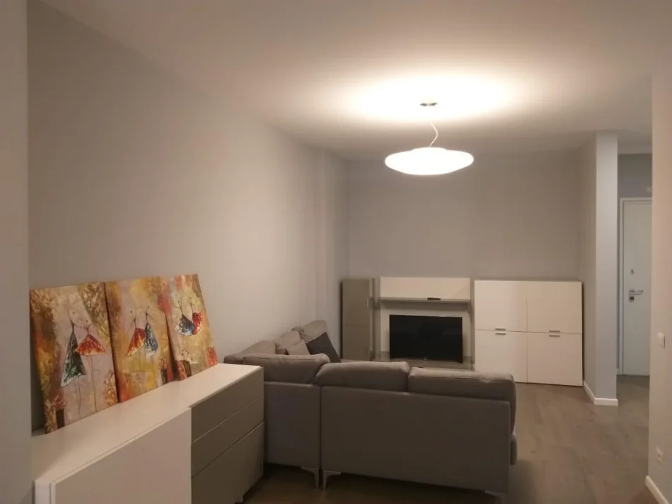 Tirane, jepet me qera apartament 1+1 Kati 3, 79 m² 900 € (Bllok, Bar Tribeca)