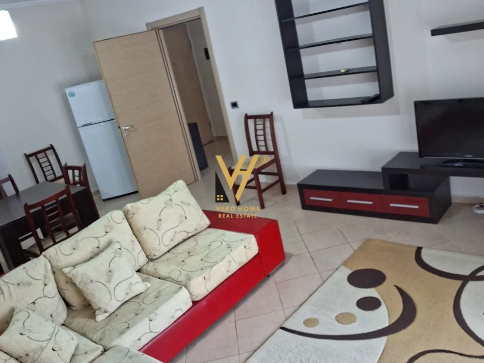 Tirane, jepet me qera apartament 1+1+Ballkon Kati 3, 75 m² 520 € (ISH TREGU ELEKTIRK)
