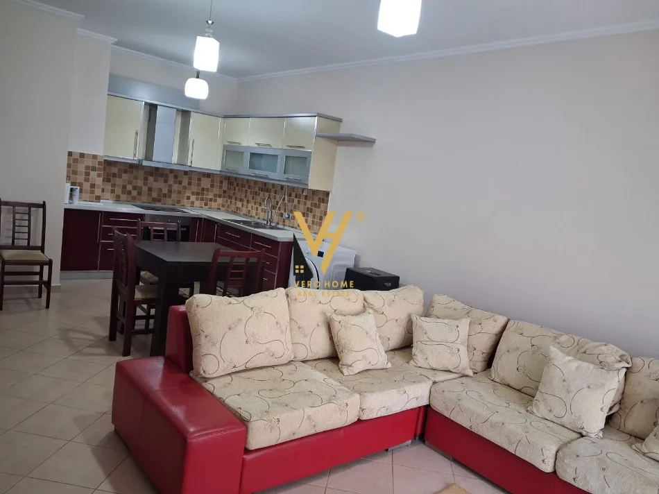 Tirane, jepet me qera apartament 1+1+Ballkon Kati 3, 75 m² 520 € (ISH TREGU ELEKTIRK)