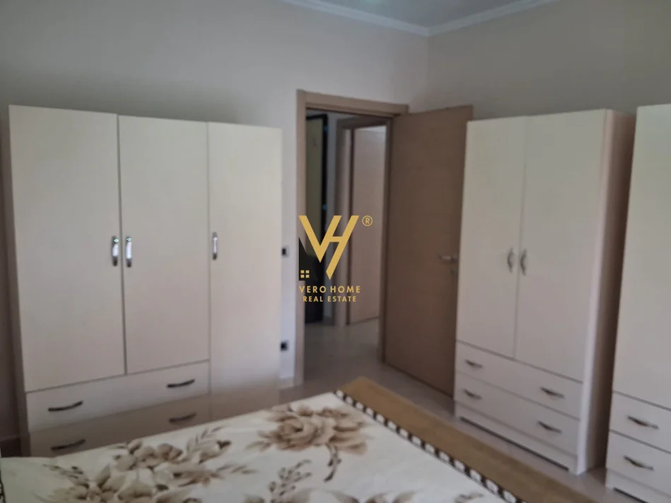 Tirane, jepet me qera apartament 1+1+Ballkon Kati 3, 75 m² 520 € (ISH TREGU ELEKTIRK)