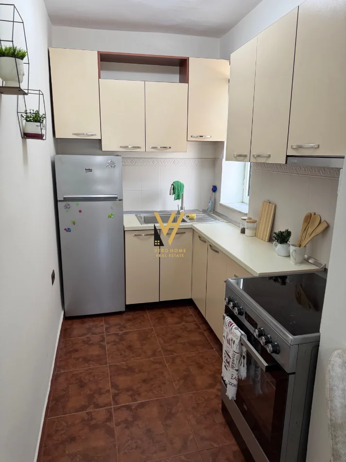 Tirane, jepet me qera apartament 1+1+Ballkon Kati 4, 55 m² 470 € (ALI DEMI)