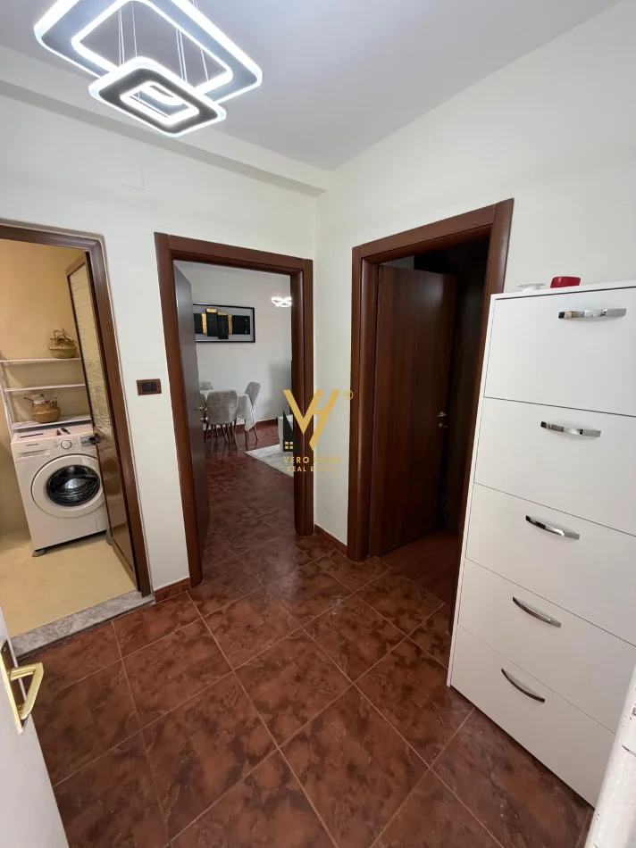 Tirane, jepet me qera apartament 1+1+Ballkon Kati 4, 55 m² 470 € (ALI DEMI)