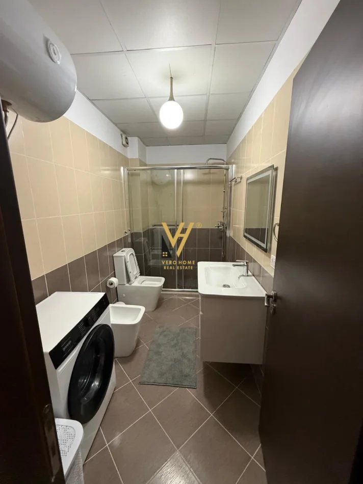 Tirane, jepet me qera apartament 1+1+Ballkon Kati 2, 85 m² 770 € (TREGU ELEKTRIK)