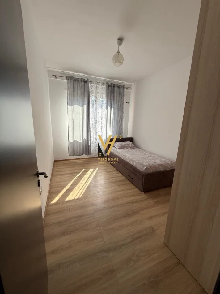 Tirane, jepet me qera apartament 1+1+Ballkon Kati 2, 85 m² 770 € (TREGU ELEKTRIK)