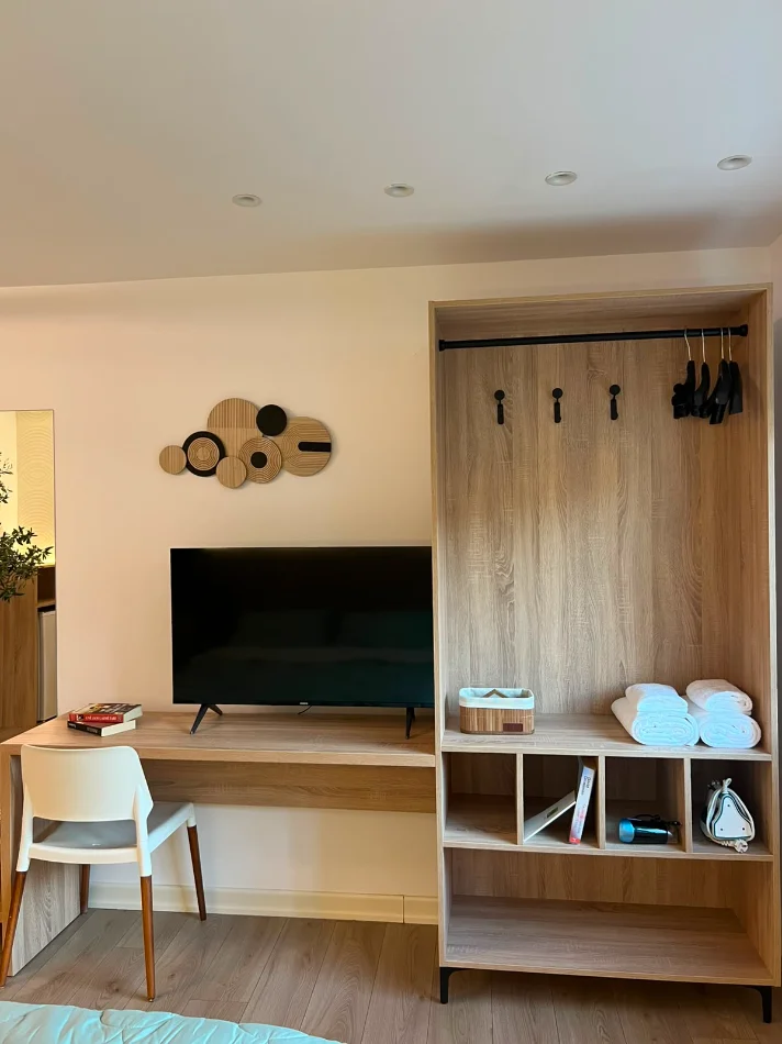 Tirane, jepet me qera garsonier Studio Kati 2, 40 m² 600 € (Rruga e Durresit, siper Mullirit te vjeter)