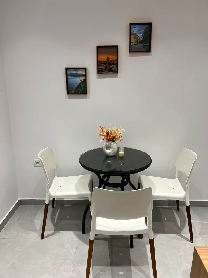 Tirane, jepet me qera garsonier Studio Kati 2, 40 m² 600 € (Rruga e Durresit, siper Mullirit te vjeter)