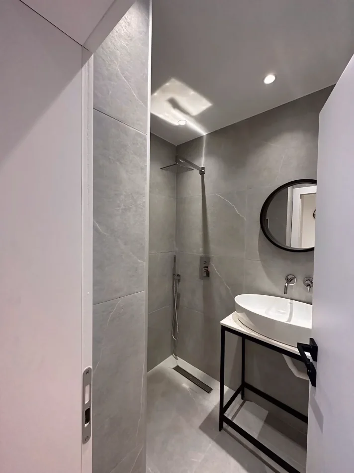 Tirane, jepet me qera garsonier Studio Kati 2, 40 m² 600 € (Rruga e Durresit, siper Mullirit te vjeter)