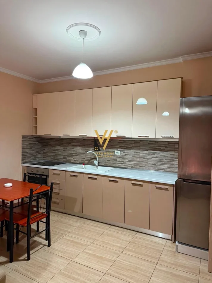 Tirane, jepet me qera apartament 1+1+Ballkon Kati 3, 65 m² 520 € (5 MAJI)