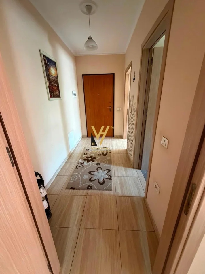 Tirane, jepet me qera apartament 1+1+Ballkon Kati 3, 65 m² 520 € (5 MAJI)