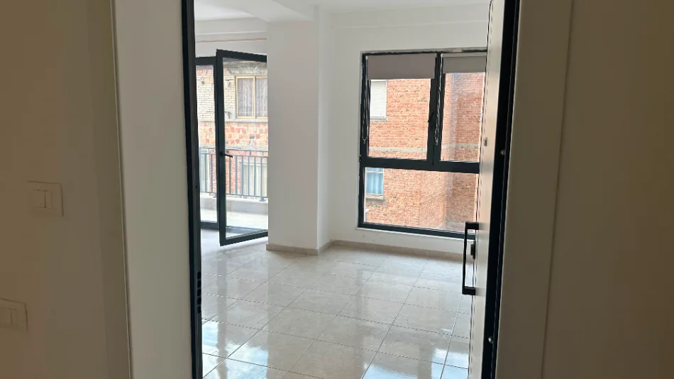 Tirane, jepet me qera zyre Kati 2, 89 m² 750 € (Tefta Tashko)