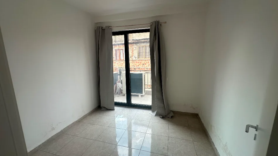 Tirane, jepet me qera zyre Kati 2, 89 m² 750 € (Tefta Tashko)