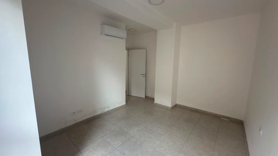 Tirane, jepet me qera zyre Kati 2, 89 m² 750 € (Tefta Tashko)
