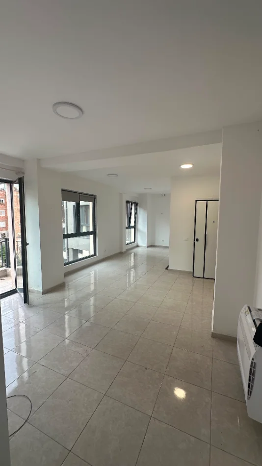 Tirane, jepet me qera zyre Kati 2, 89 m² 750 € (Tefta Tashko)
