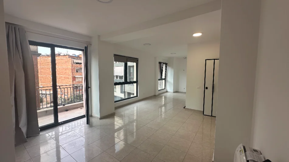 Tirane, jepet me qera zyre Kati 2, 89 m² 750 € (Tefta Tashko)