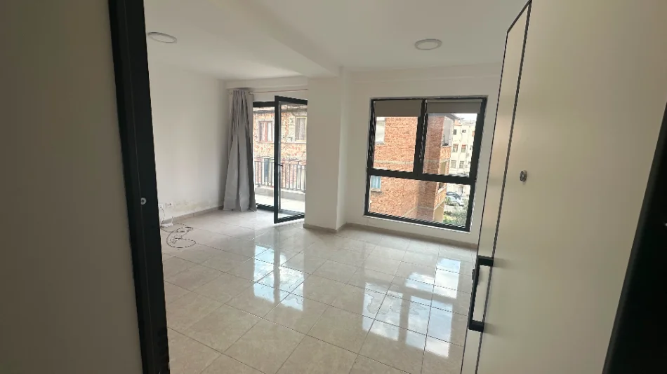 Tirane, jepet me qera zyre Kati 2, 89 m² 750 € (Tefta Tashko)