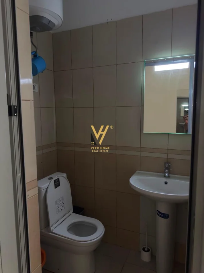 Tirane, jepet me qera dyqan Kati 0, 51 m² 720 € (KRISTAL CENTER)