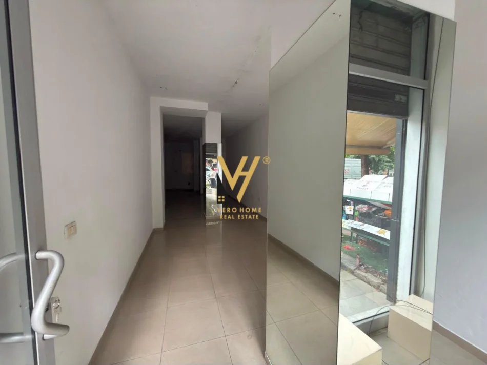 Tirane, jepet me qera dyqan Kati 0, 51 m² 720 € (KRISTAL CENTER)