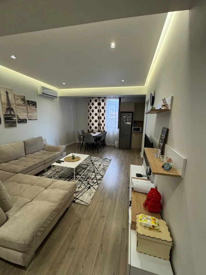 Tirane, shitet apartament 1+1 Kati 4, 67 m² 115.000 € (Shkolla "Vasil Shanto", prane KESH)