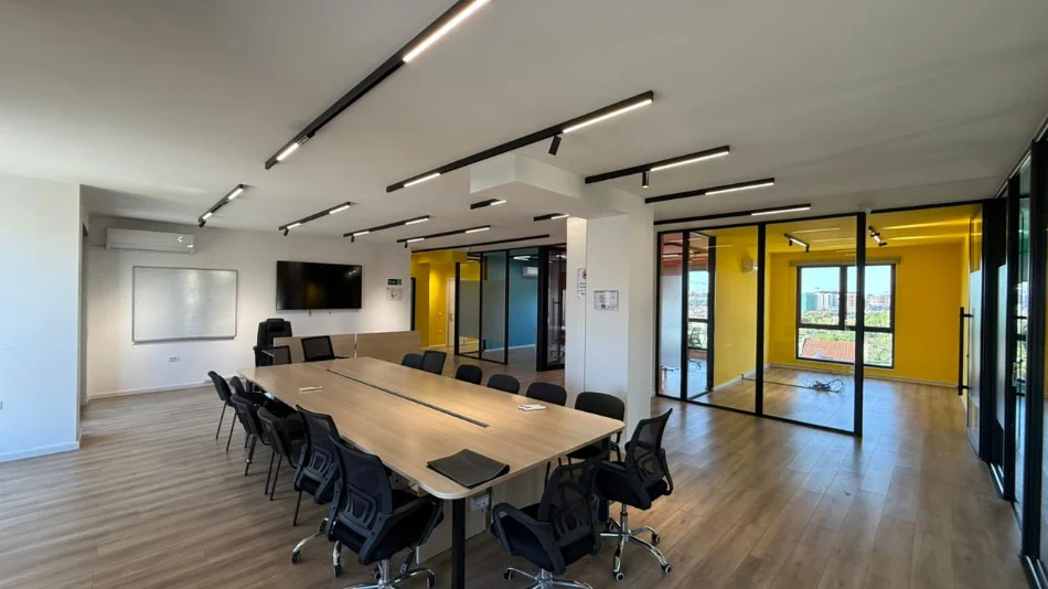 Tirane, jap me qera zyre , 260 m² 2.000 € (Bukevardi Ri,Rruga Jordan Misja)