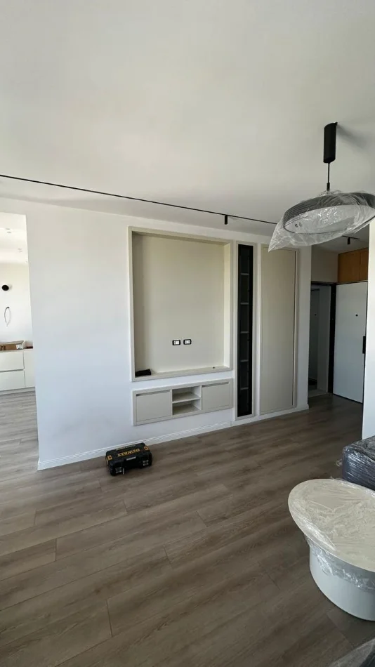 Tirane, jepet me qera apartament Kati 3, 65 m² 600 € (Bukevardi Ri,Rruga Jordan Misja)