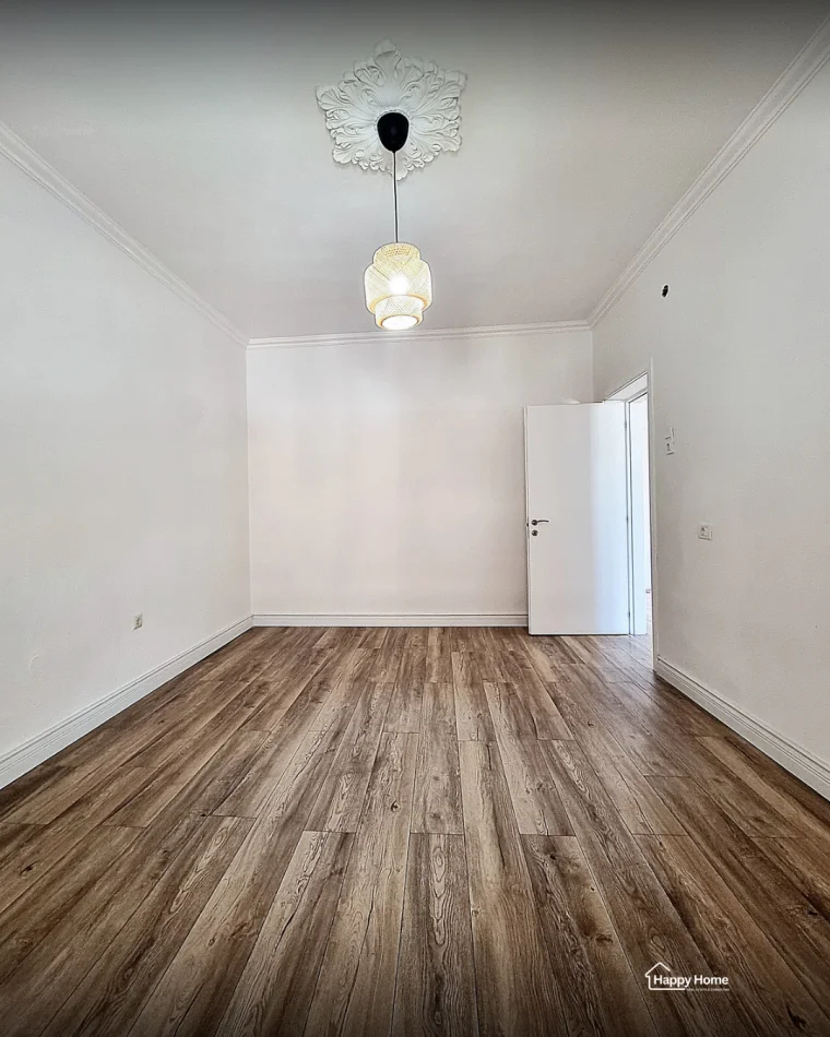 Tirane, jepet me qera apartament 2+1+Ballkon Kati 4, 72 m² 500 € (Kavajes)
