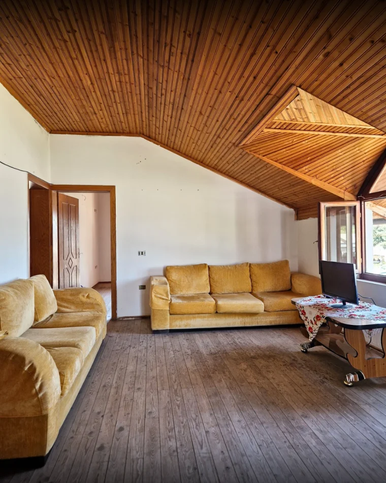 Tirane, jap me qera bar-resorant Kati 0, 500 m² 1.500 € (Megatek)