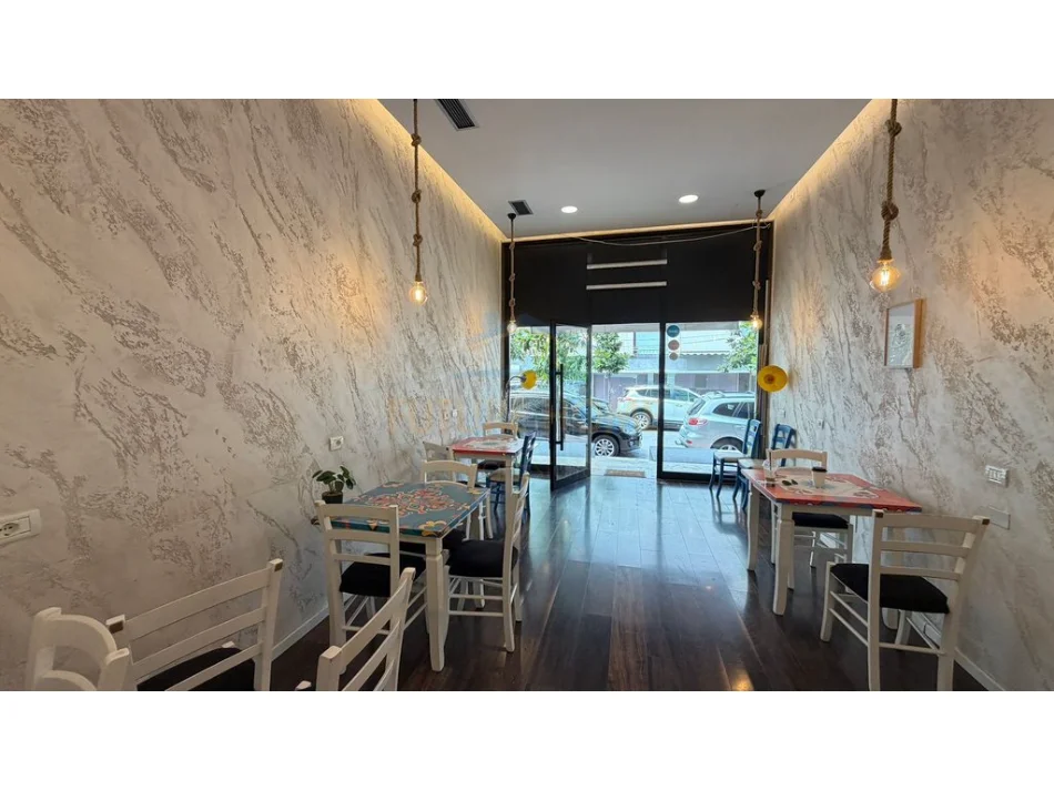 Tirane, jepet me Qera, Ambient Bar-Restorant Kati 0, 78 m² 1.300 € (SHESHI WILLSON)