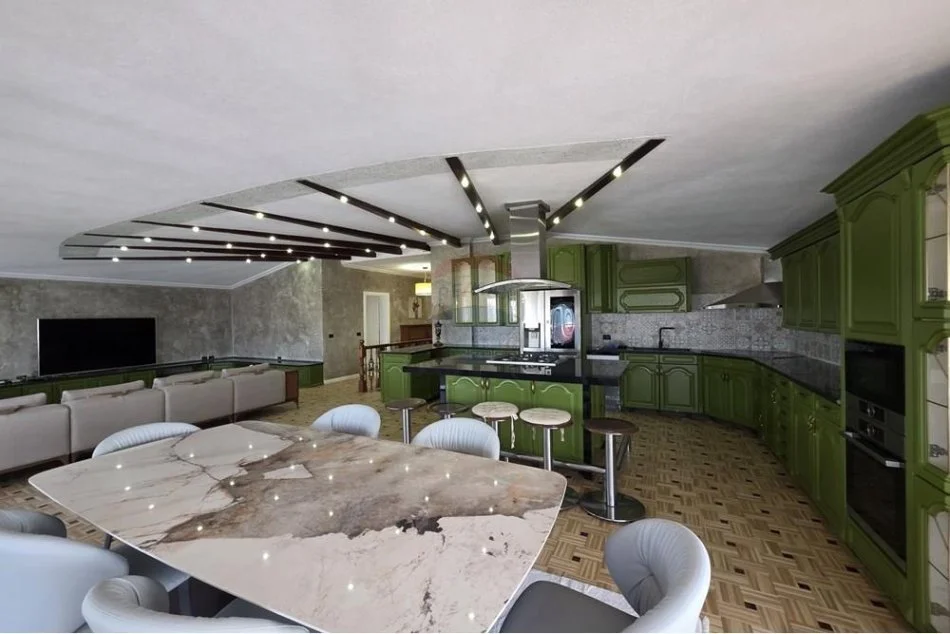 Tirane, jepet me qera apartament+verande | Penthouse Kati 7, 330 m² 2.500 € (Liqeni i Tiranes)