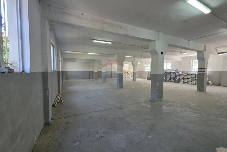 Tirane, jepet me qera magazine Kati 0, 700 m² 1.400 € (SHKOLLA BAJRAM CURRI)